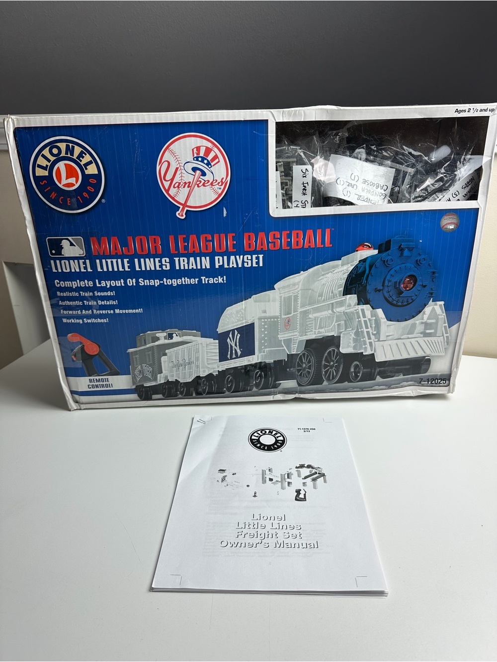 Lionel MLB 7-12025 Lionel Little Lines Train Play Set  NY Yankees Missing 1 Item